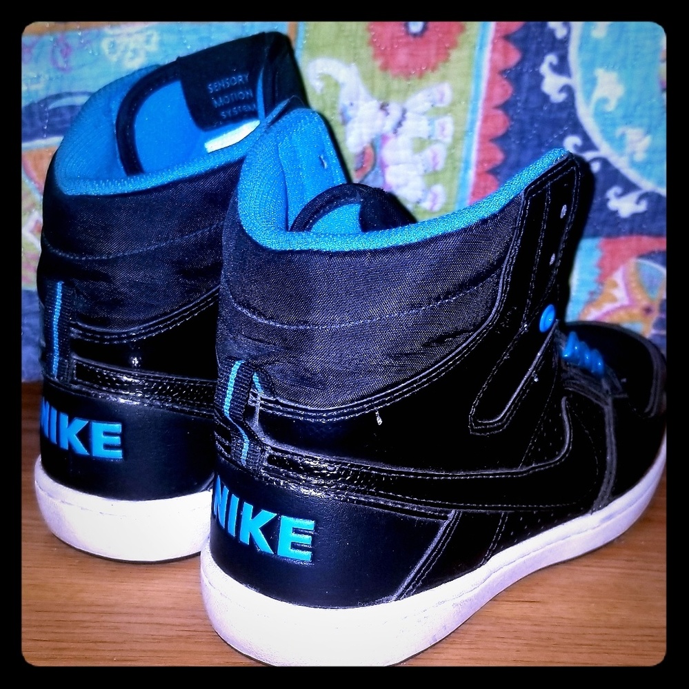 Nike Blk & turquoise Size 8 W